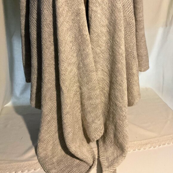 STYLISH! WARM! Wool Shrug - Picture 5 of 9